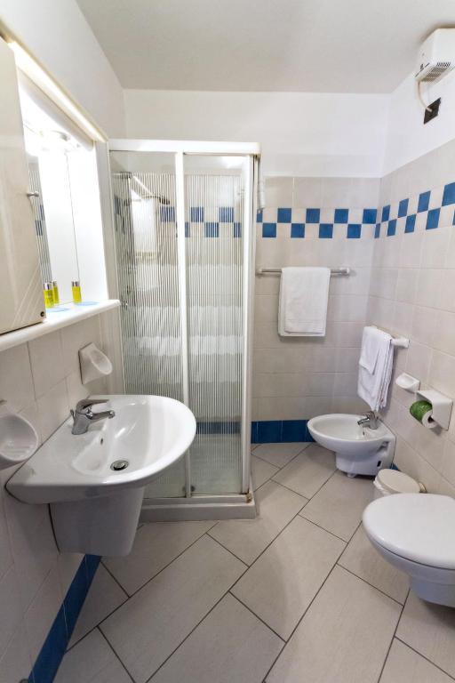 Residence Vivere Astra Trieste Bagian luar foto