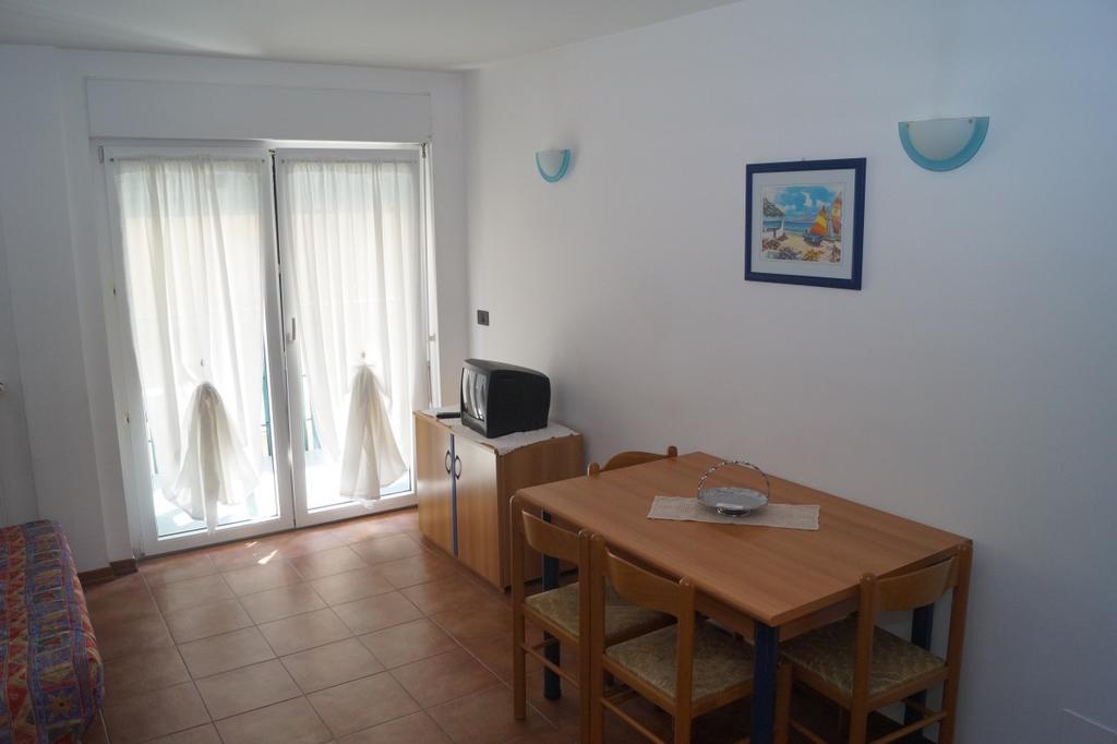 Residence Vivere Astra Trieste Bagian luar foto