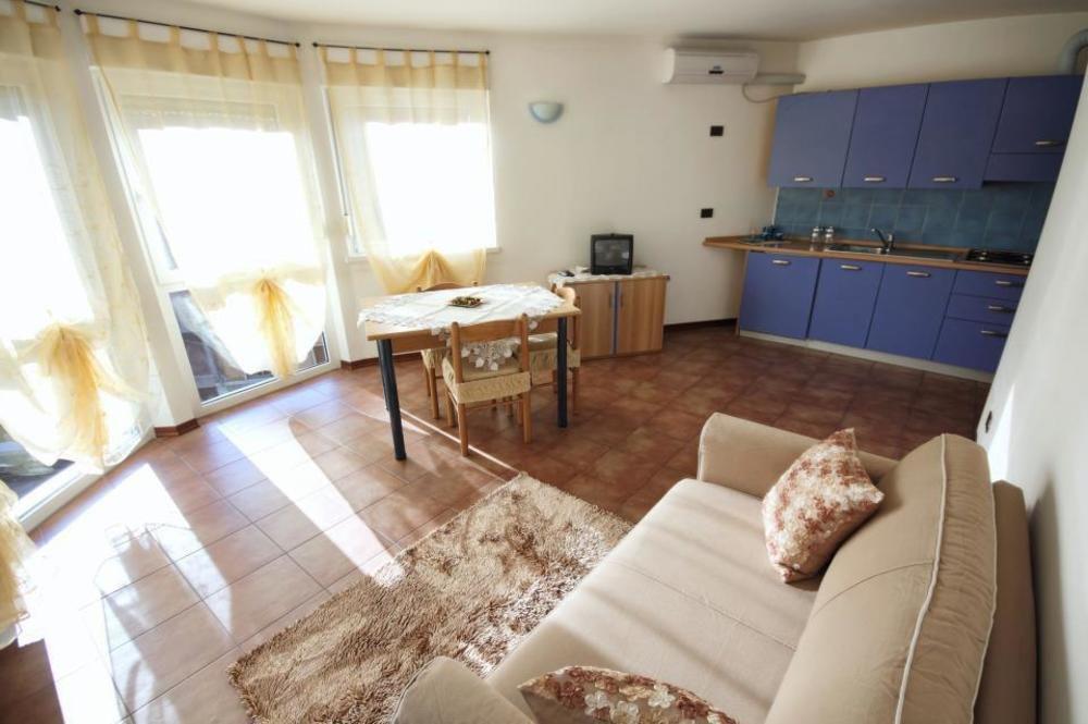 Residence Vivere Astra Trieste Bagian luar foto