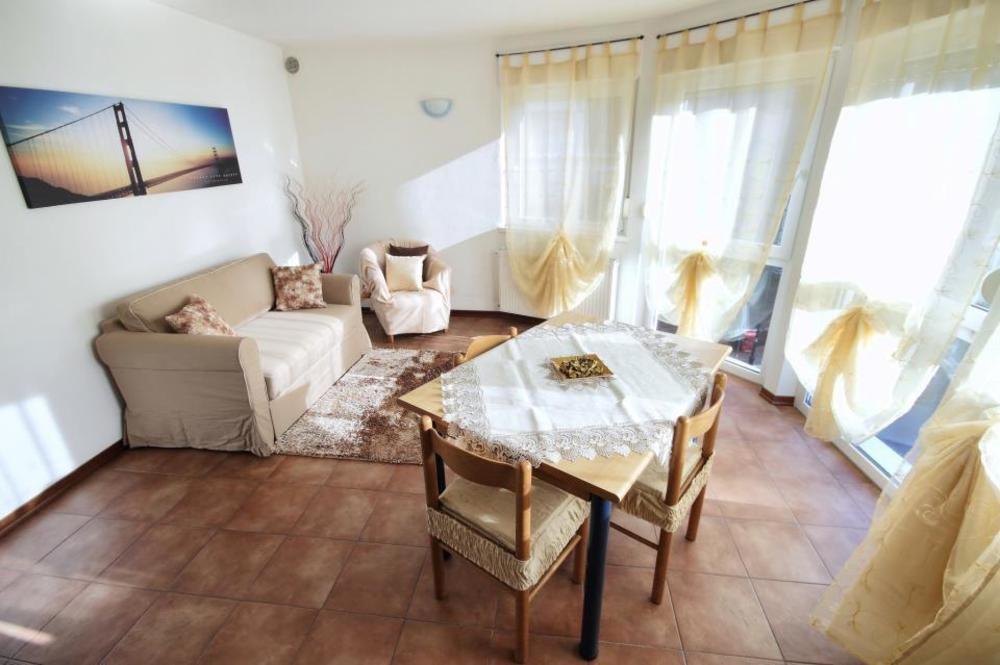 Residence Vivere Astra Trieste Bagian luar foto