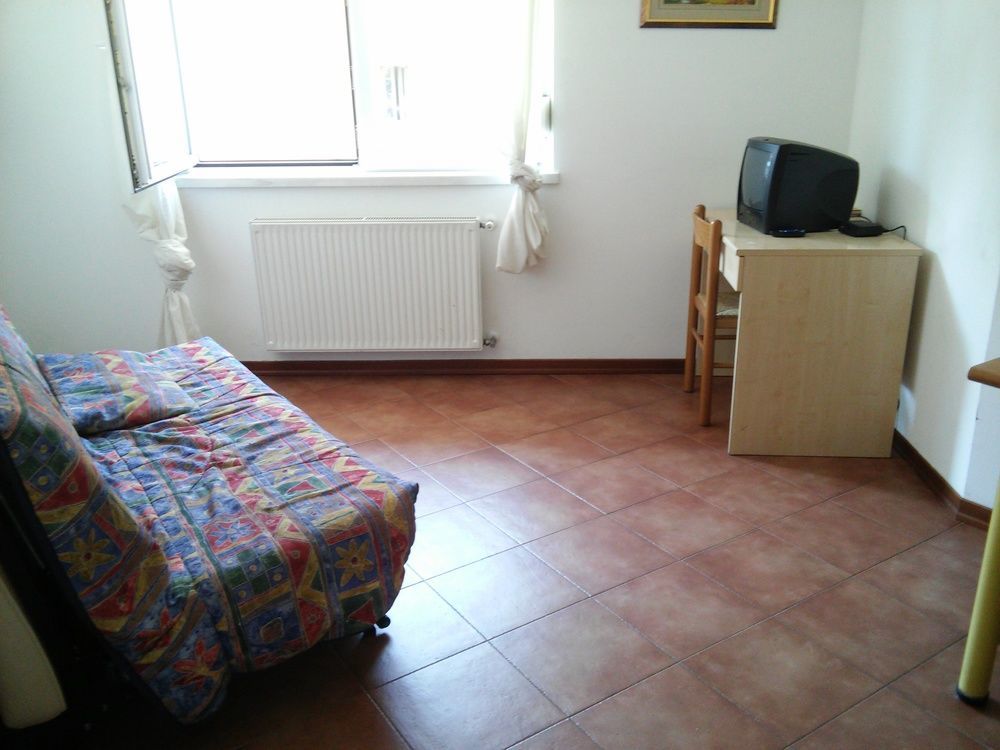Residence Vivere Astra Trieste Bagian luar foto